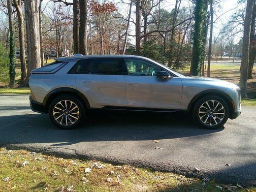 2024 Cadillac LYRIQ Sport