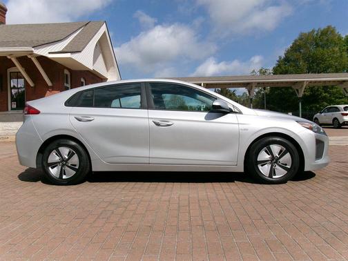 2018 Hyundai IONIQ Hybrid Blue