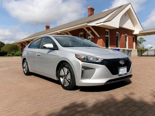 2018 Hyundai IONIQ Hybrid Blue
