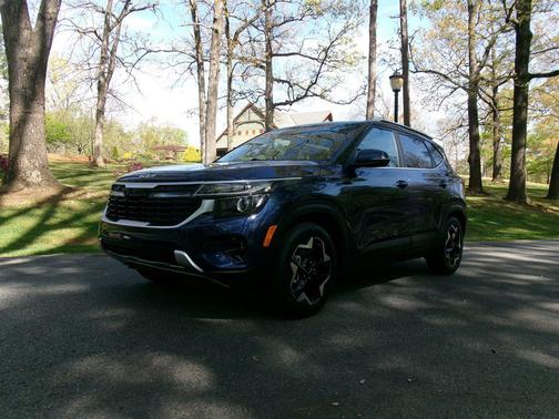 Blue 2024 Kia Seltos EX