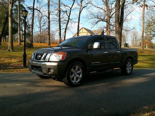 2010 Nissan Titan LE