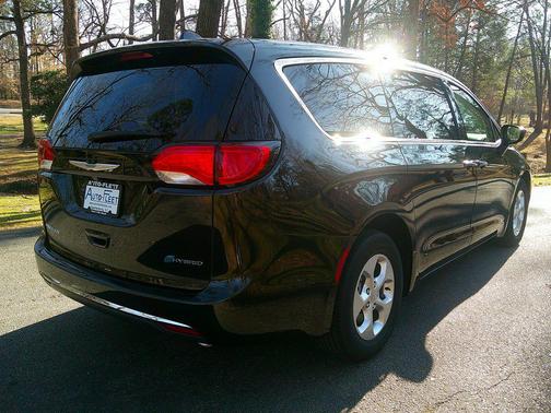 2017 Chrysler Pacifica Hybrid Touring Plus