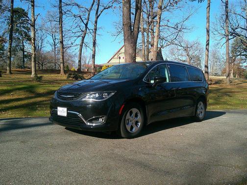 2017 Chrysler Pacifica Hybrid Touring Plus