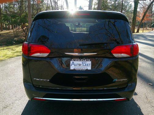 2017 Chrysler Pacifica Hybrid Touring Plus