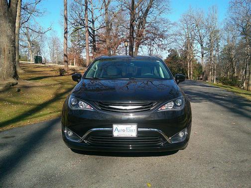 2017 Chrysler Pacifica Hybrid Touring Plus