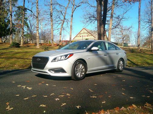 Starlight Silver 2016 Hyundai SONATA Hybrid SE Sedan