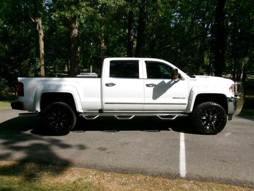 White 2018 GMC Sierra 2500 SLT