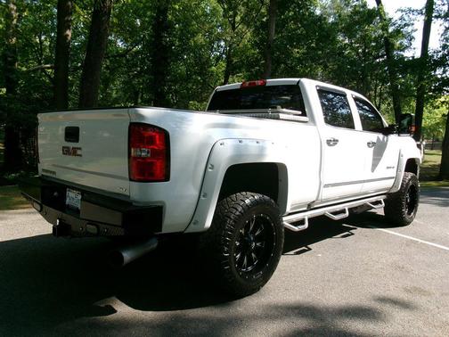 White 2018 GMC Sierra 2500 SLT
