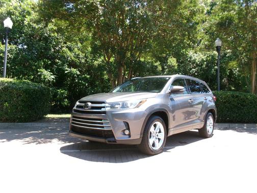 Grey 2018 Toyota Highlander Limited