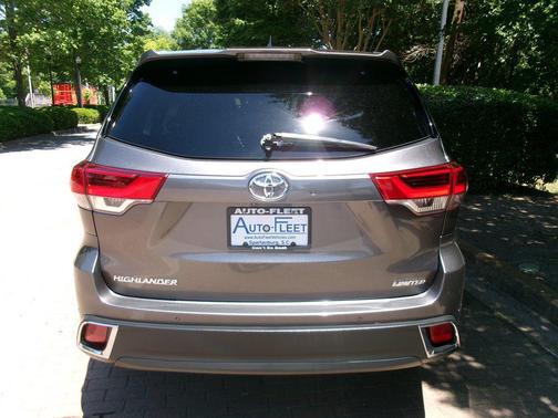 Grey 2018 Toyota Highlander Limited
