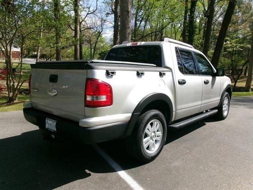 Silver 2008 Ford Explorer Sport Trac XLT