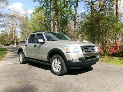 Silver 2008 Ford Explorer Sport Trac XLT