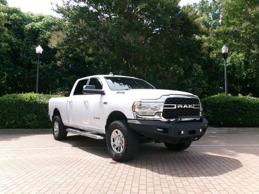 Bright White Clearcoat 2022 RAM 2500 Big Horn Crew Cab 4x4 6'4' Box