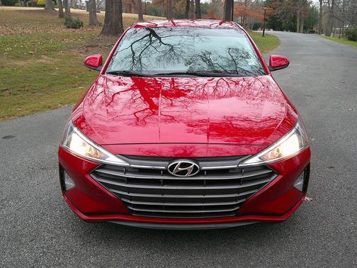 2020 Hyundai ELANTRA SE