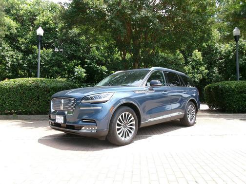 Blue Diamond Metallic 2020 Lincoln Aviator Reserve AWD