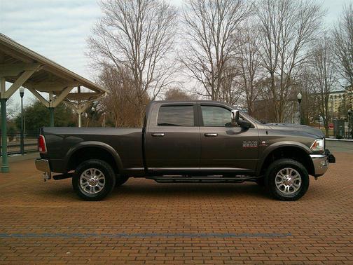 2018 RAM 3500 Laramie Crew Cab 4x4 6'4' Box