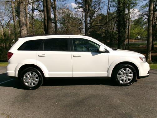 Vice White 2019 Dodge Journey SE
