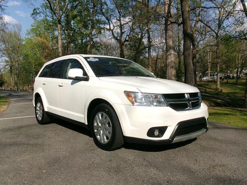 Vice White 2019 Dodge Journey SE
