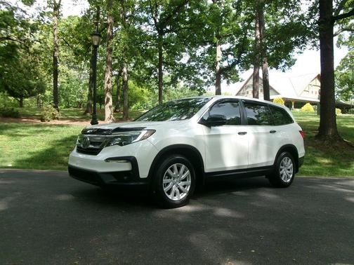 White Diamond Pearl 2019 Honda Pilot LX SUV