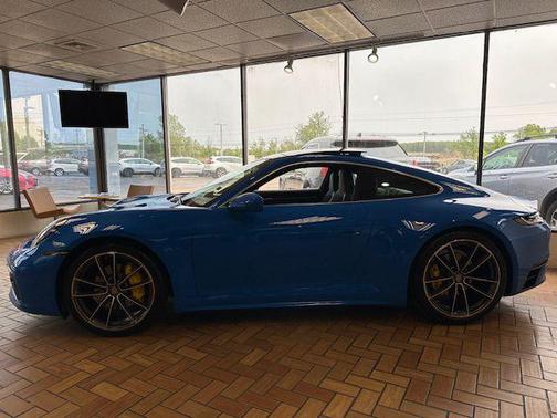 2022 Porsche 911 Carrera 4