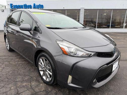 2015 Toyota Prius v Five