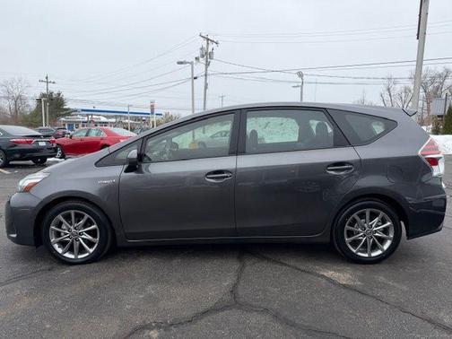 2015 Toyota Prius v Five