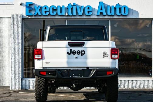 2022 Jeep Gladiator Sport