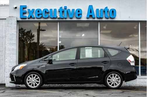 2014 Toyota Prius v Five