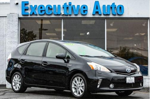 2014 Toyota Prius v Five