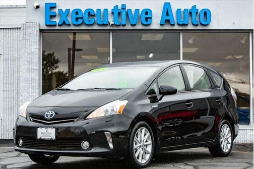 2014 Toyota Prius v Five