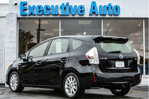 2014 Toyota Prius v Five