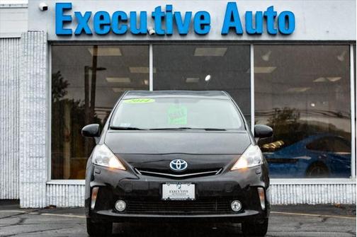 2014 Toyota Prius v Five