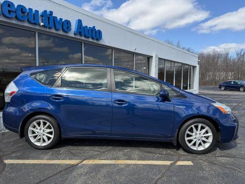 2014 Toyota Prius v Two