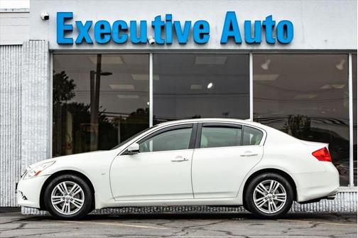 2015 INFINITI Q40 Base