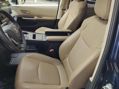 2021 Toyota Sienna XLE 7 Passenger