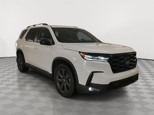 Platinum White Pearl 2023 Honda Pilot AWD Sport