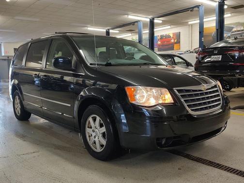 2010 Chrysler Town & Country Touring