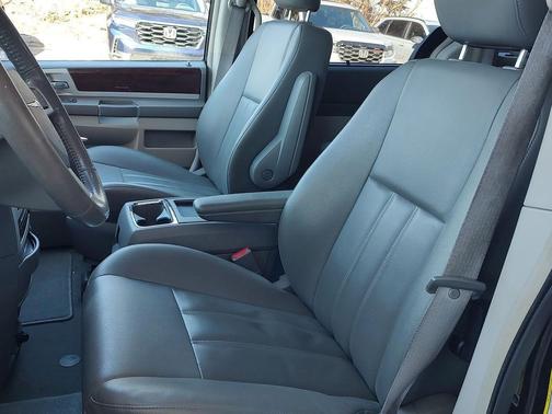 2010 Chrysler Town & Country Touring