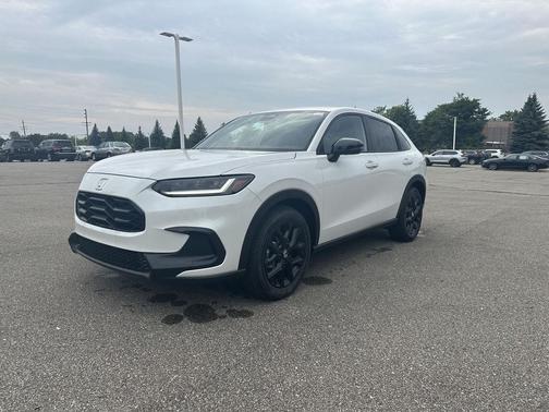 Platinum White Pearl 2027 Honda HR-V Sport