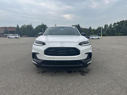 Platinum White Pearl 2027 Honda HR-V Sport