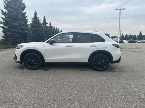 Platinum White Pearl 2026 Honda HR-V AWD Sport