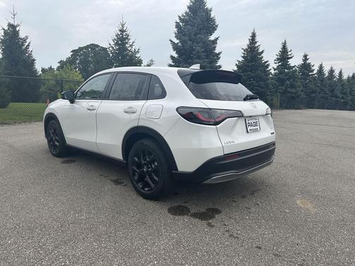 Platinum White Pearl 2026 Honda HR-V AWD Sport