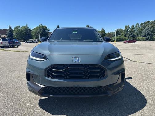 Nordic Forest Pearl 2027 Honda HR-V Sport
