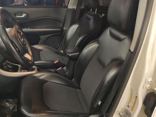 White Clearcoat 2018 Jeep Compass Latitude