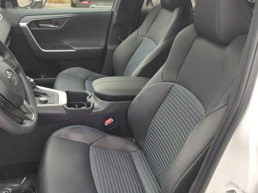 2024 Toyota RAV4 Hybrid SE