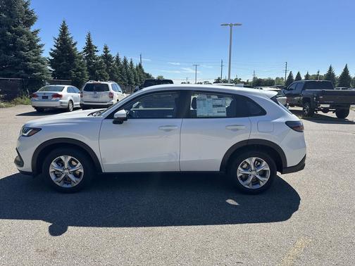 Platinum White Pearl 2027 Honda HR-V LX