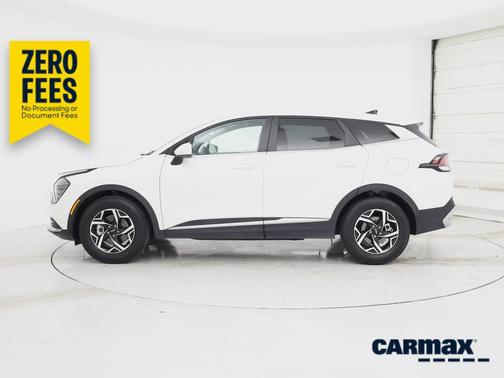 White 2024 Kia Sportage LX