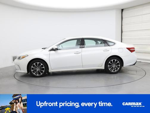 White 2016 Toyota Avalon XLE