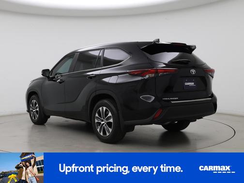 Black 2024 Toyota Highlander XLE