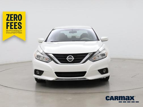 White 2017 Nissan Altima SV